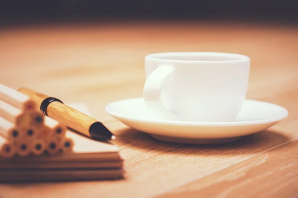鉛筆とコーヒー カップ — ストック写真