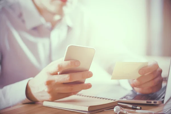 Man dialing number — Stock Photo, Image