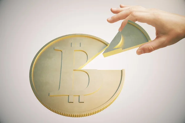 Акціонер концепція рукою, взявши шматок bitcoin на світлому фоні. — стокове фото