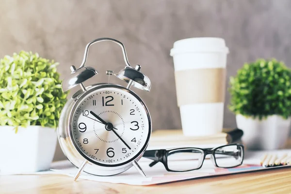 Alarm clock and glasses — Stock Photo, Image