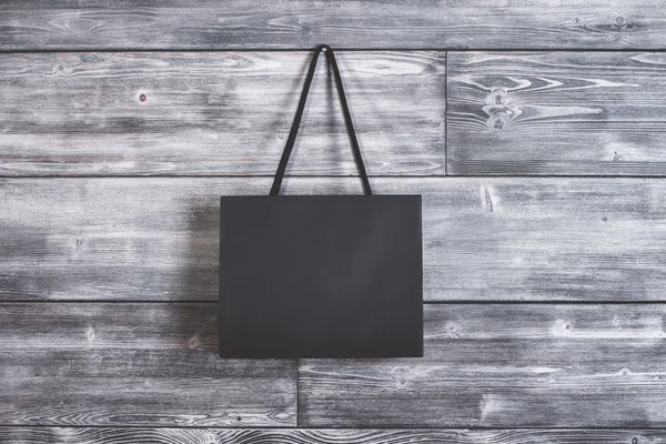 Bolsa de compras colgando en la pared — Foto de Stock