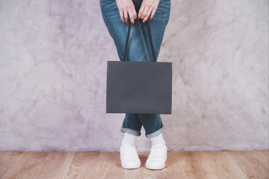 Kadın holding boş alışveriş çantası