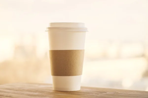 Kahve sarı arkaplanda — Stok fotoğraf