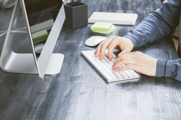 Hands typing on keyboard — Stock Photo, Image