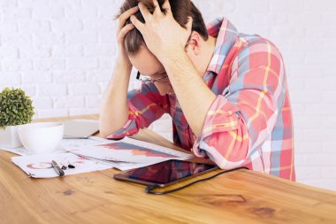 Resepsiyon üzerinde vurguladı erkek