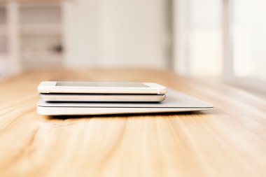 Dizüstü bilgisayar ve akıllı telefonlar