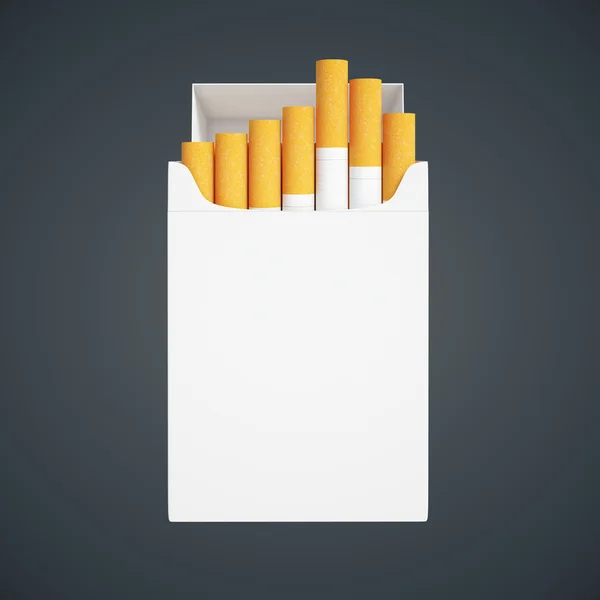 Paquete de cigarrillos en oscuro — Foto de Stock