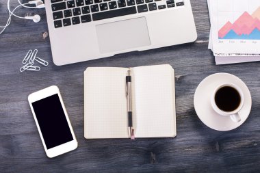 Masaüstü defterini ve telefon ile