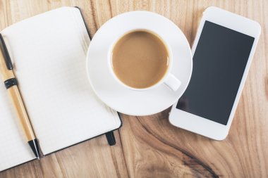 Kahve, smartphone ve not defteri