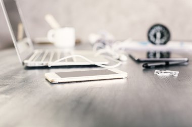 Tasarımcı masaüstünde Smartphone