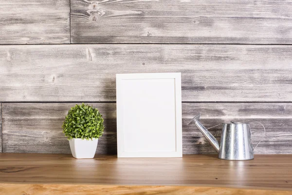 Boş çerçeve ve sulama-pot