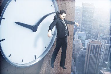 Ok üzerinde asılı zaman yönetimi