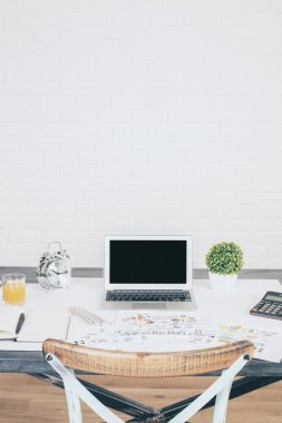 Tasarımcı masaüstü boş duvar ile