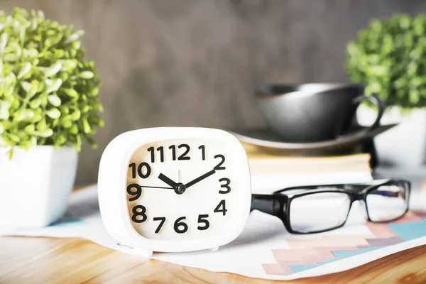 White clock and glasses — Stock Photo, Image