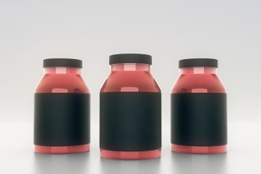 Siyah etiketli kırmızı şişe