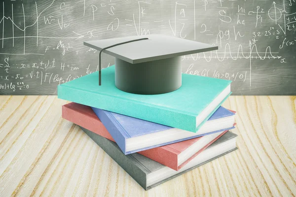 Libros y gorra de graduación en escritorio de madera con fórmulas matemáticas en el fondo. Concepto educativo. Renderizado 3D — Foto de Stock