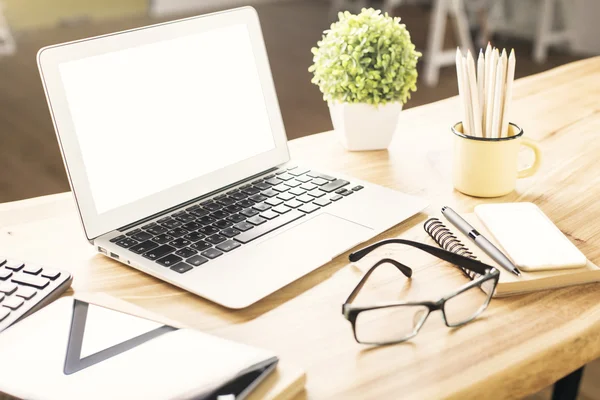 Laptop with blank screen — Stock Photo, Image