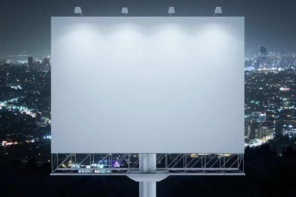 Prázdný komerční billboard noc — Stock fotografie