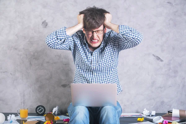 Male pulling hair — Stock Photo, Image