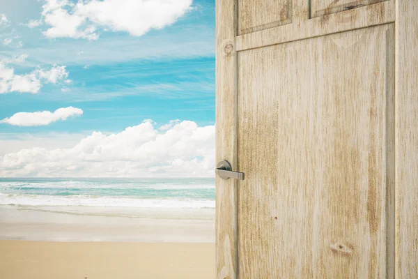 Open door with seaside view — Stock Photo, Image