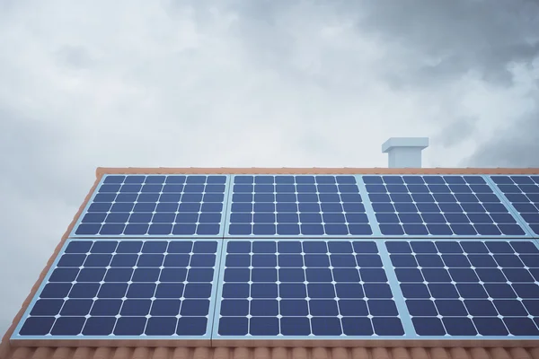 屋顶上的太阳能电池板 免版税图库图片