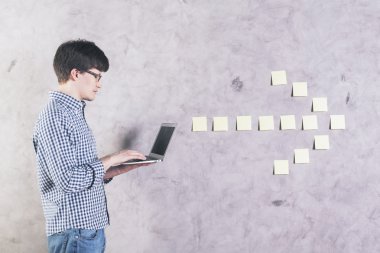 Dizüstü yanındaki ok kullanma 