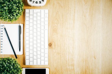 Klavye, telefon ve diğer öğeleri