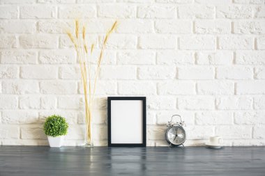 Boş çerçeve ve çeşitli öğeleri