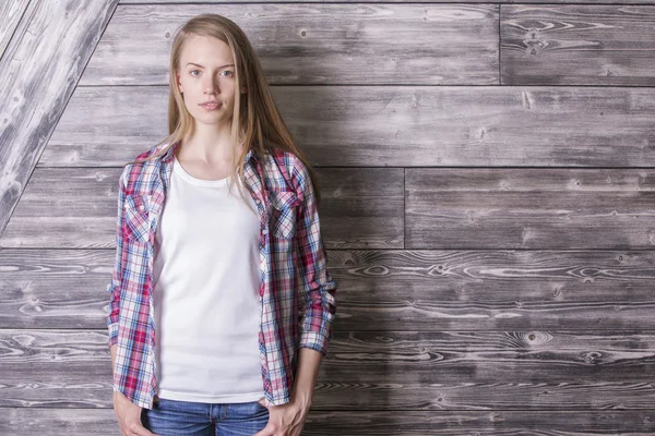 Lässige junge Frau — Stockfoto