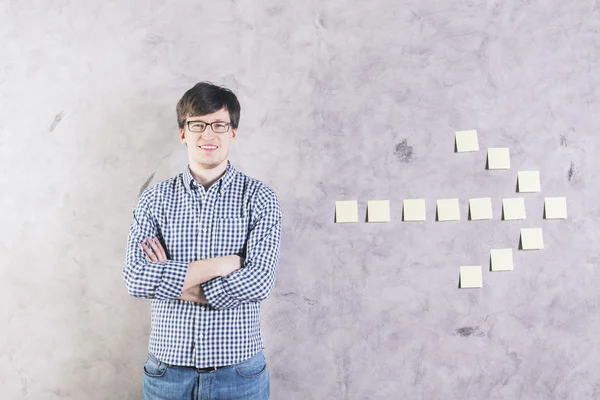 Smiling man next to arrow — Stock Photo, Image