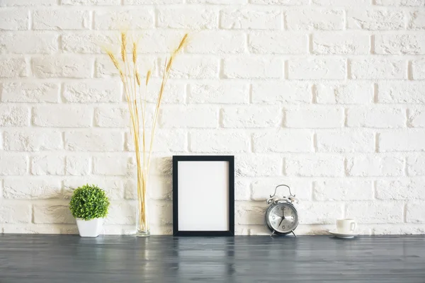 Boş çerçeve ve çeşitli öğeleri