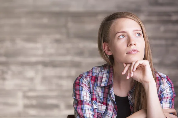 Denken vrouw portret — Stockfoto