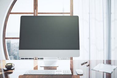 Tasarımcı masaüstü boş monitör ile