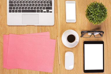 Beyaz ofis masaüstü tablete