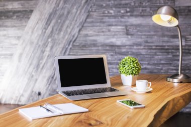 Ahşap tasarımcı çalışma alanı