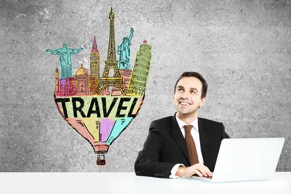 Office worker daydreaming about travel — Stock Photo, Image