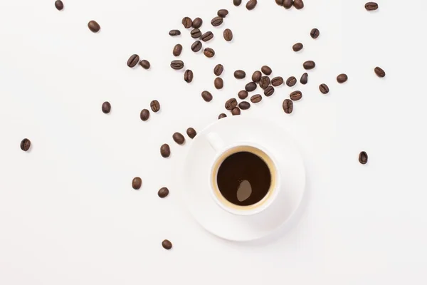 Café en superficie con frijoles —  Fotos de Stock