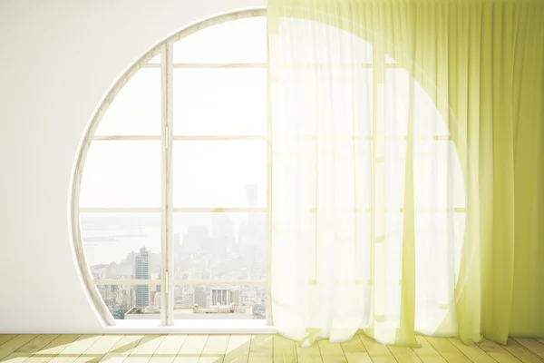Φωτεινό εσωτερικό με στρογγυλό παράθυρο — Φωτογραφία Αρχείου