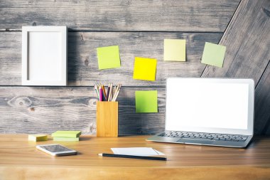 Masaüstü beyaz dizüstü closeup ile