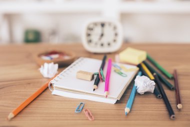 Dağınık office masaüstü