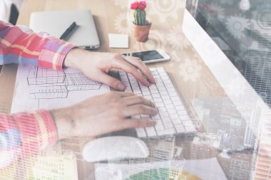 Keyboarddouble maruz kalma kullanan adam