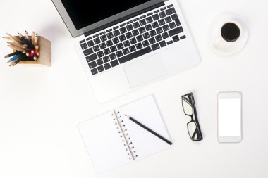Dizüstü bilgisayar ile Office Masaüstü 
