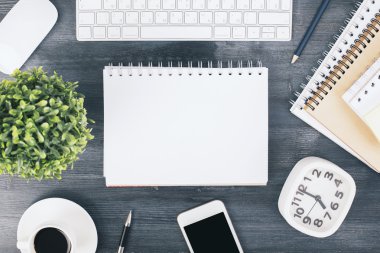 Ofis Masası üstünde not etmek