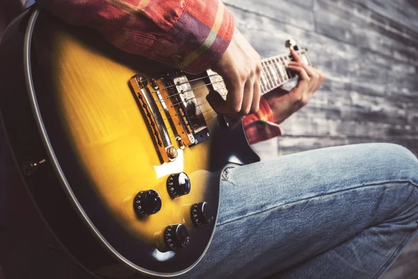 Hrací kytara Guy — Stock fotografie
