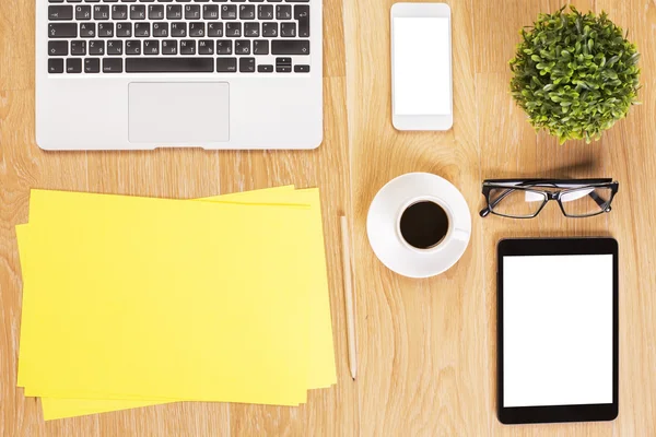 Ofis Masası mockup öğelerle