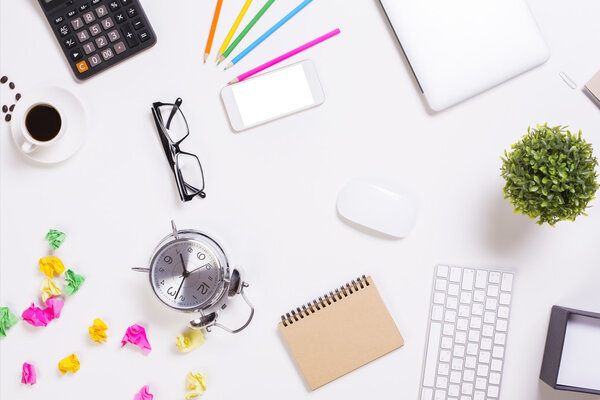 Беспорядочный рабочий стол
