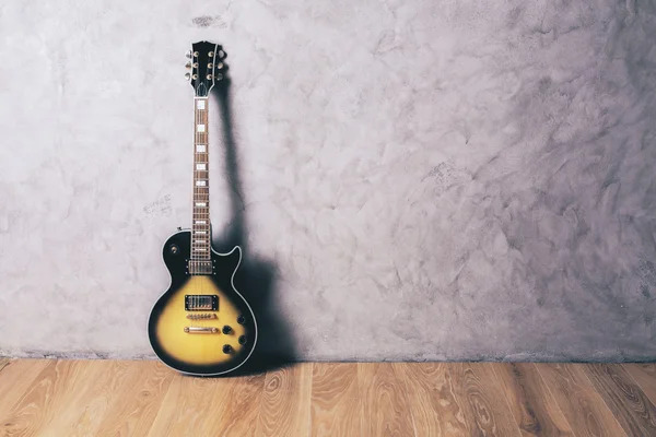 E-Gitarre im Zimmer — Stockfoto