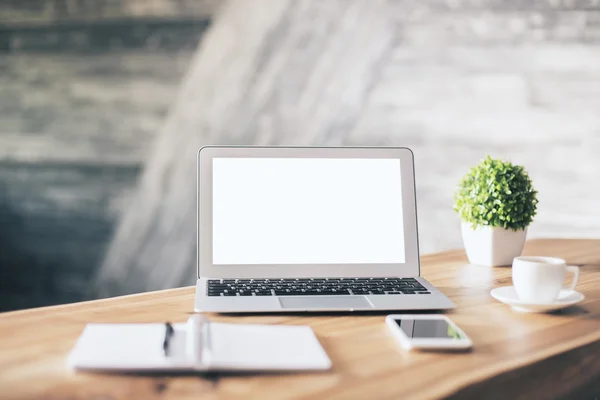 Fronte posto di lavoro in legno — Foto Stock