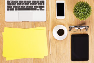 Ofis Masaları mockup öğelerle