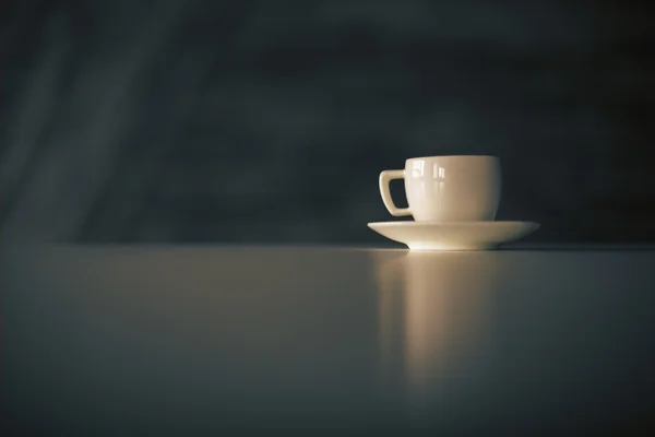 Kaffekopp på mörk bakgrund — Stockfoto